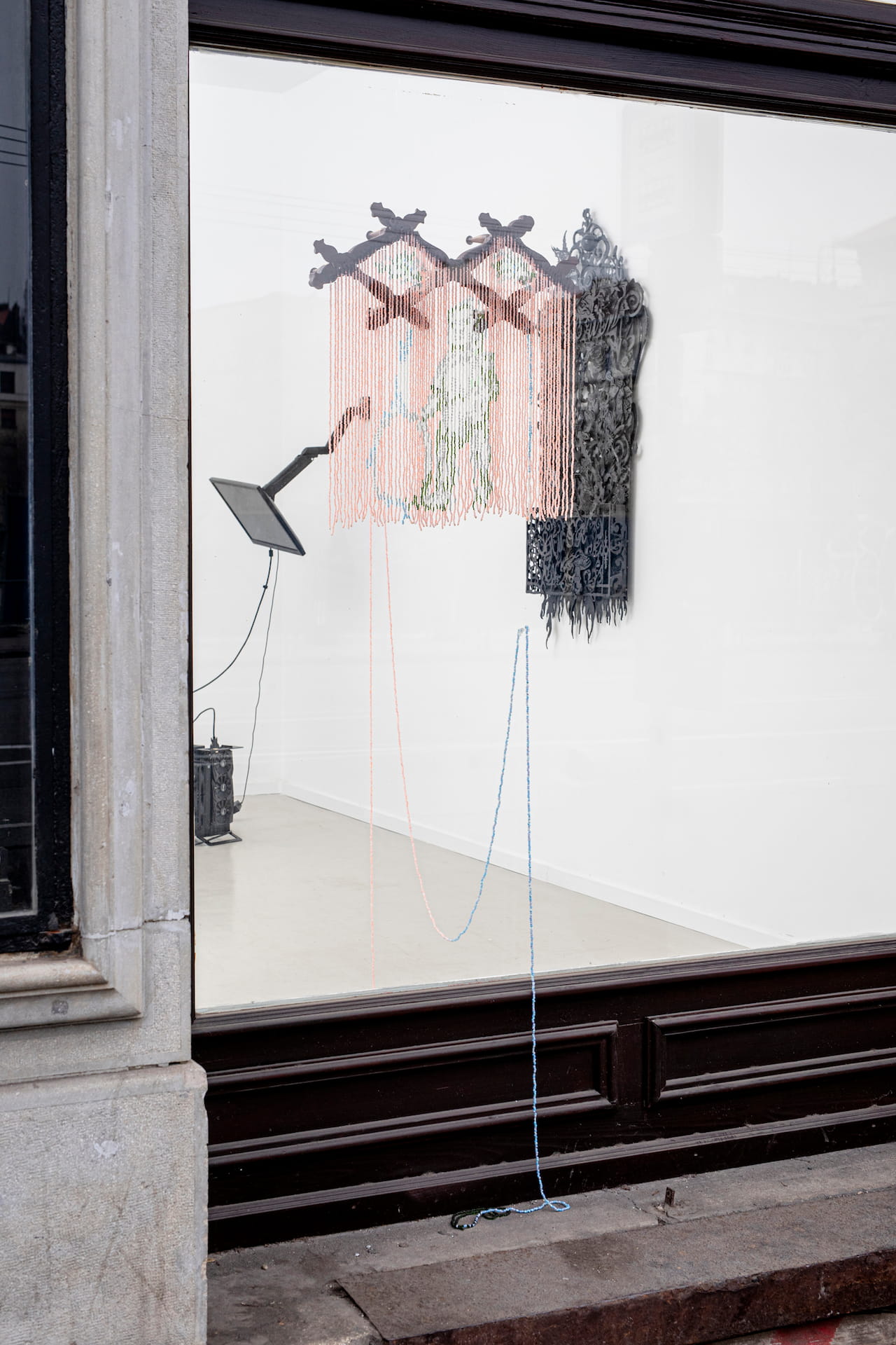 Features of the Living - Photo by Barnabás Neogrády-Kiss